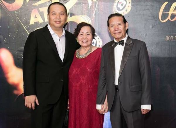 Cha Quang Huy thường tham dự sự kiện của con trai.