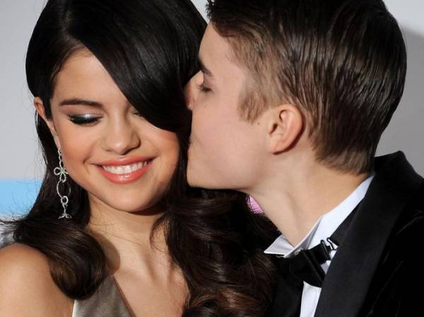 Selena Gomez và Justin Bieber thuở còn mặn nồng.