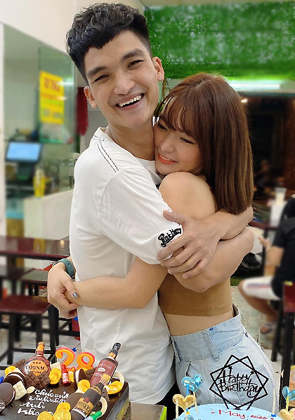 Mạc Văn Khoa đón tuổi 28 bên bạn gái