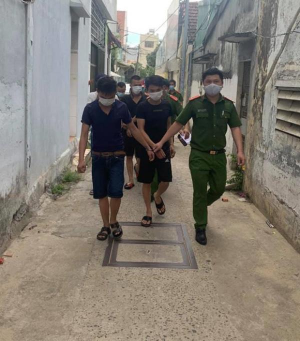 Bắt 8 thanh niên lập sòng xóc đĩa ăn tiền bất chấp lệnh cách ly xã hội giữa dịch Covid-19