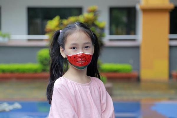 Học sinh Hà Nội vẽ khẩu trang lên mặt, truyền thông điệp phòng chống COVID-19