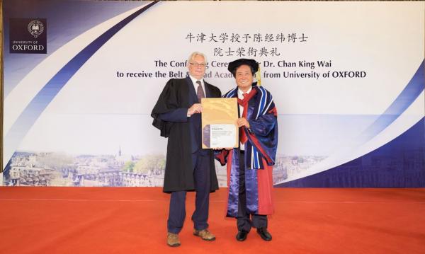Đại học Oxford cấp bằng khống cho đại gia thân Bắc Kinh