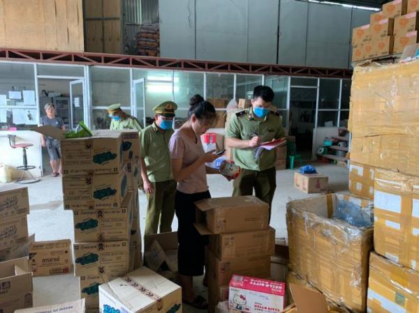 Tiêu hủy các sản phẩm sữa bột dành cho trẻ em nhập lậu