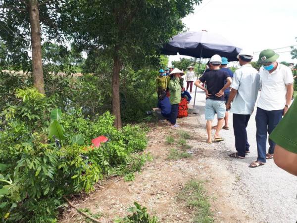 Thanh Hóa: Xe đạp điện mất lái lao xuống ao, một người tử vong