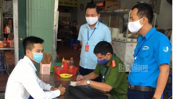 Việt Yên xử phạt 363 trường hợp không đeo khẩu trang nơi công cộng