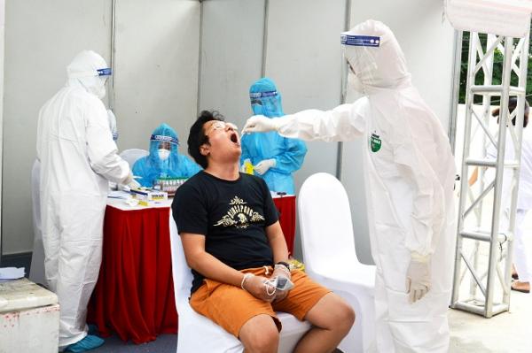 Hà Nội hoàn thành việc lấy mẫu xét nghiệm RT-PCR cho người dân trở về từ Đà Nẵng