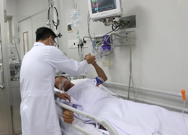 Người đàn ông ‘mang rắn hổ mang vào cấp cứu’ qua cơn nguy kịch