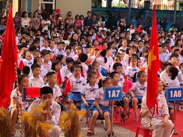 Năm học mới, những địa phương thực hiện giãn cách xã hội sẽ học trực tuyến