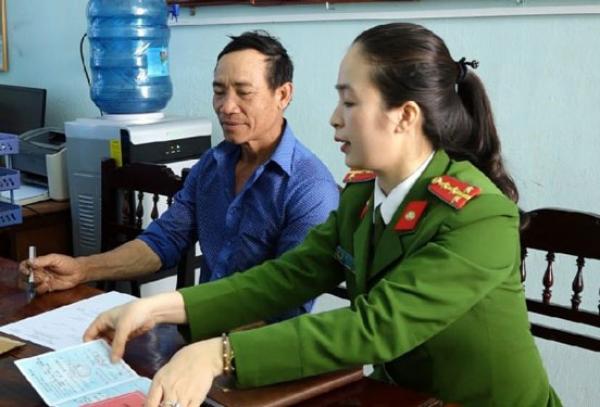 Công an chính quy về xã: Bám cơ sở để gần dân hơn