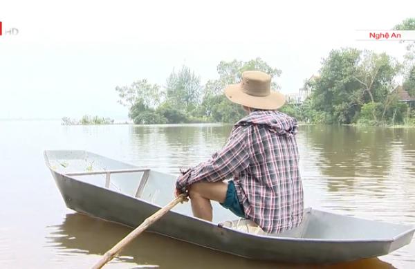 Ruộng vườn, ao cá bị lũ cuốn trôi, cụ ông 70 tuổi tính chuyện đi làm thêm