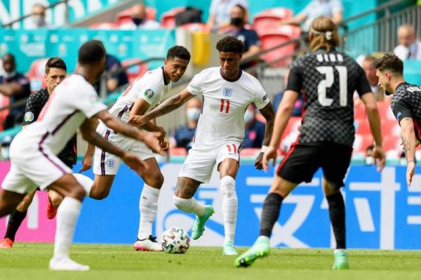 Đức khắc tinh Anh, Thụy Điển khuất phục Ukraine