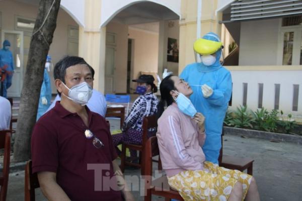 Đà Nẵng thêm 17 ca dương tính, 4 ca về từ vùng dịch