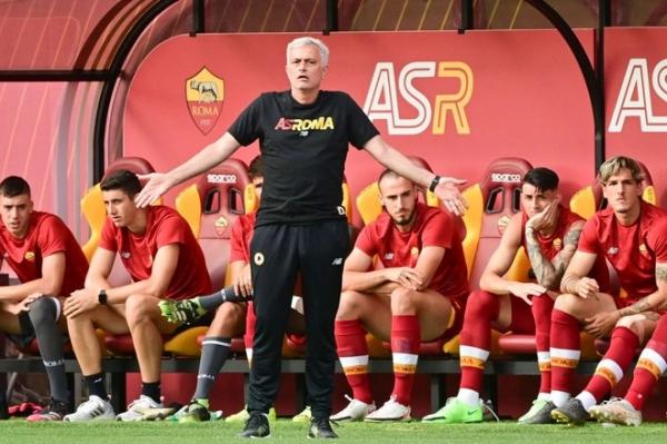 HLV Mourinho ra mắt, AS Roma đại thắng 10-0