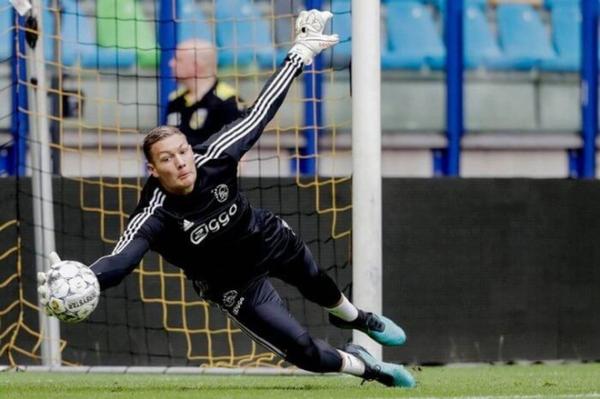 Tân binh có chiều cao kỷ lục đến Premier League