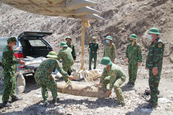 Di dời thành công quả bom nặng gần 230kg tại TP Cẩm Phả