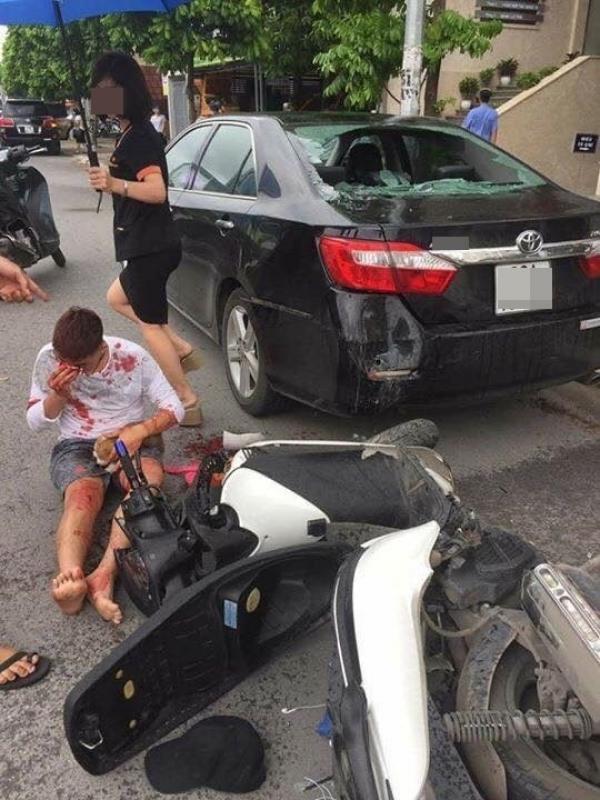 Tông xe, nam thanh niên ôm “khư khư” chú chó trong lòng dù bị thương nặng