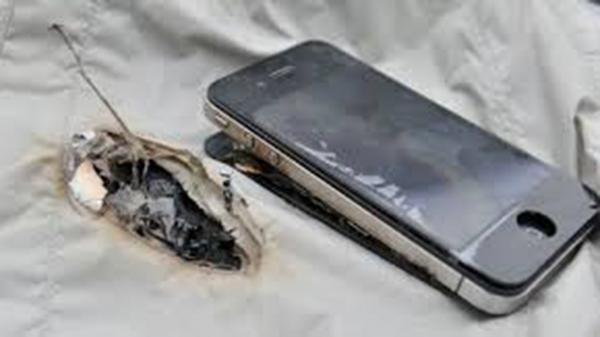 Bé trai 7 tuổi ở Quảng Ninh t‌ử von‌g do dùng điện thoại khi đang sạc