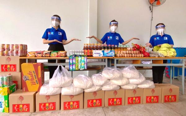 Thầy cô mở gian hàng 0 đồng hỗ trợ sinh viên