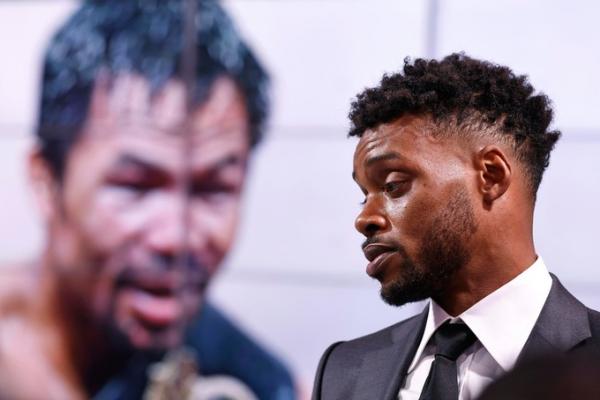 Pacquiao bể kèo so găng Spence