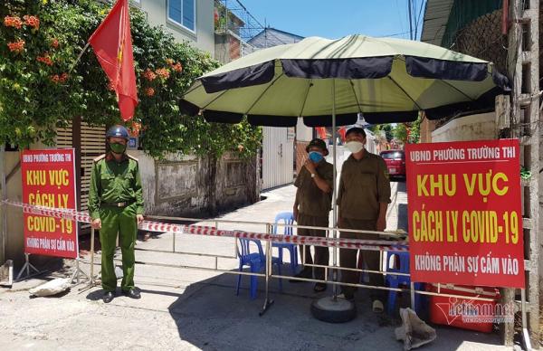 TP Vinh lập 25 chốt kiểm tra người ra đường, phát phiếu đi chợ 3 ngày/lần